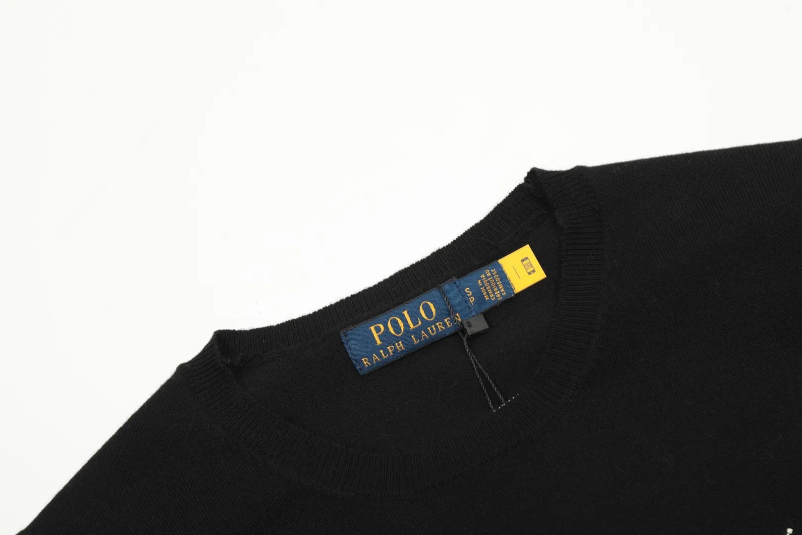 🅿️156 "Top quality" Style number: DS008# (not off the shelves all year round) [Ralph Lauren round neck solid color pony embroidered logo knitted short sleeves] ✅Ralph Lauren classic basic versatile knitted short sleeves for all seasons ✅Main supplier platform live broadcast Wholesale entity Replenish if out of stock Not off the shelf ✅ZP quality 1:1 version Scan the code to enter the GF website Counter quality ✅Detailed quality is the only one in Guangzhou Imported quality cotton yarn, focusing on high-end, cost-effective, good quality needless to say ✅The version is restored to the original version, loose, comfortable and stress-free, simple is high-end, classic is timeless ✅The upper body is simple and easy to match, a must-have for goddess ootd. Good-looking clothes are never picky. A must-have in the goddess' wardrobe. Size: S-XL Color: Army green, off-white, black, light pink, khaki, navy, light blue, mint green